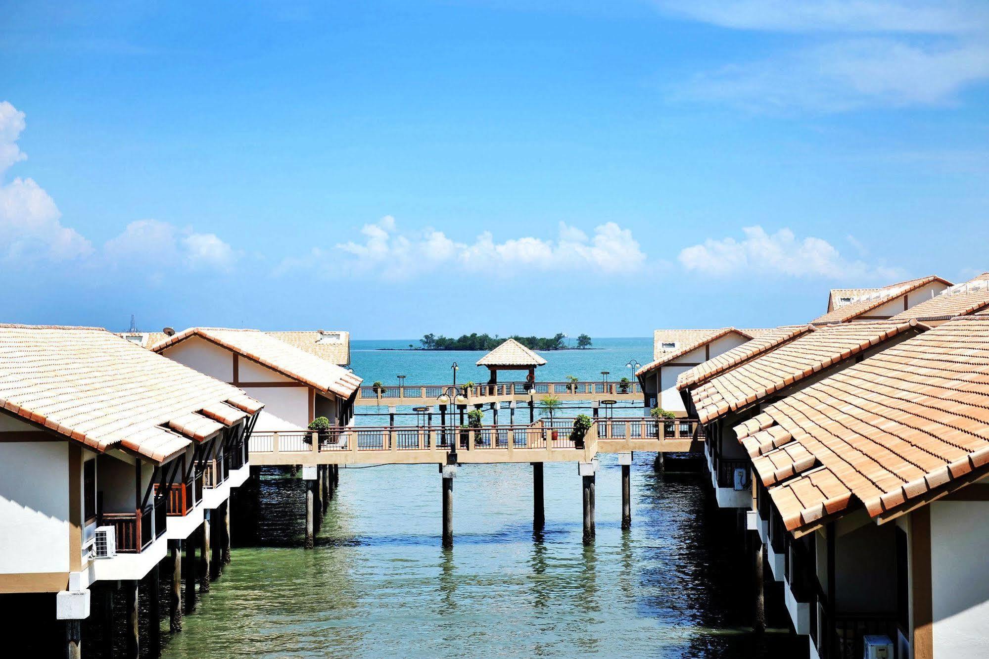 Lexis Port Dickson Hotel Buitenkant foto